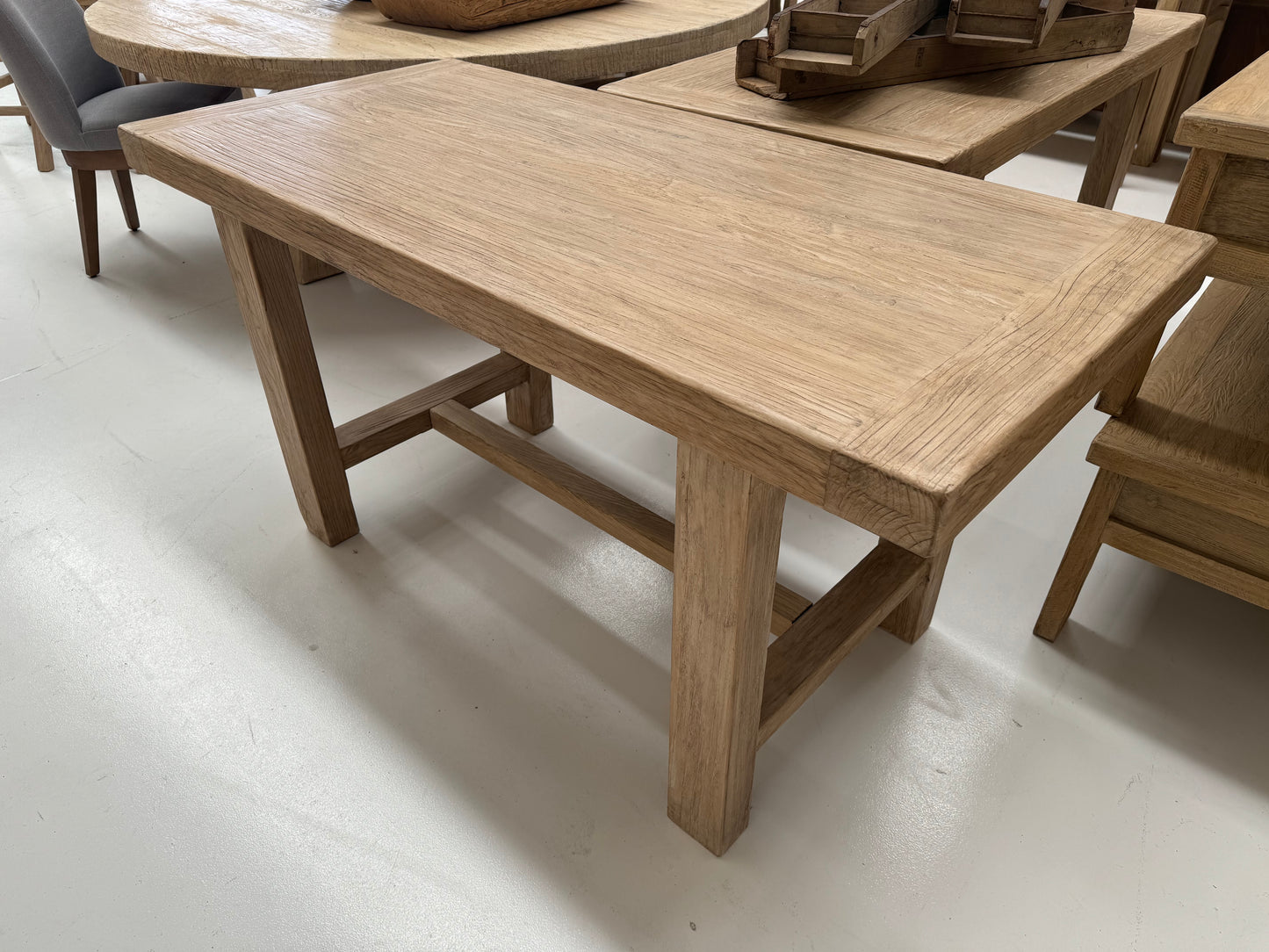 Ivy | Desk